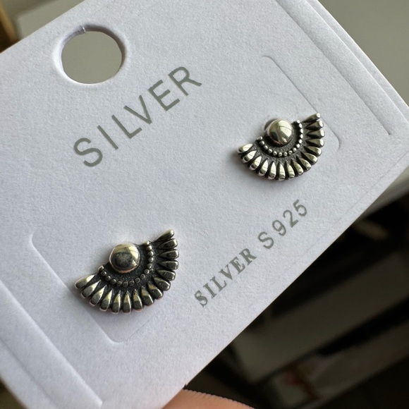 925 Sterling Silver Bali Earrings - Picture 6 of 7